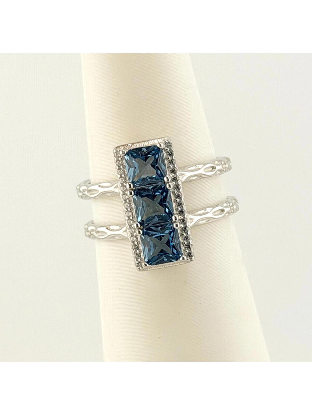 Ryze Ring Sz 9 Cryo Crush Crystal & White Frost on .925 Sterling Silver BTS-182
